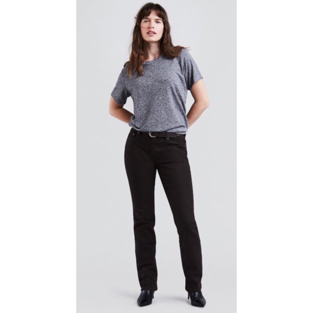 Brand new Black Mid Rise Straight Leg Levi Jeans